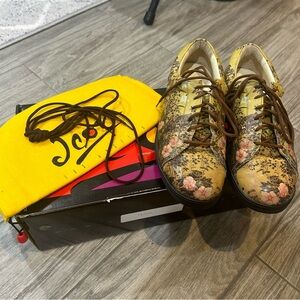 ICON Art Sneakers, Size 6, Gustav Klimt